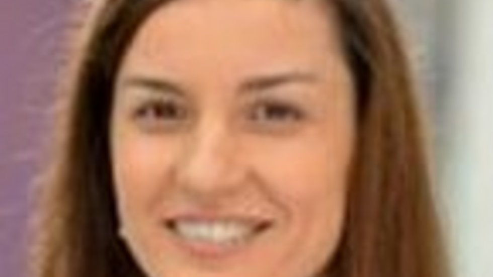 kobieta na jasnym tle